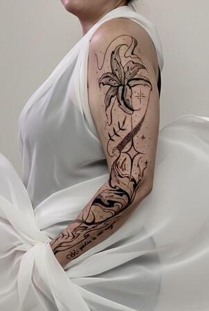 Fine line floral composition