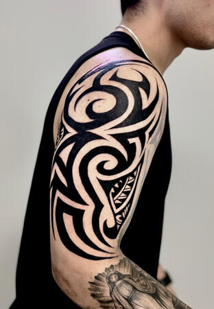 Large scale ornamental tattoo – arm
